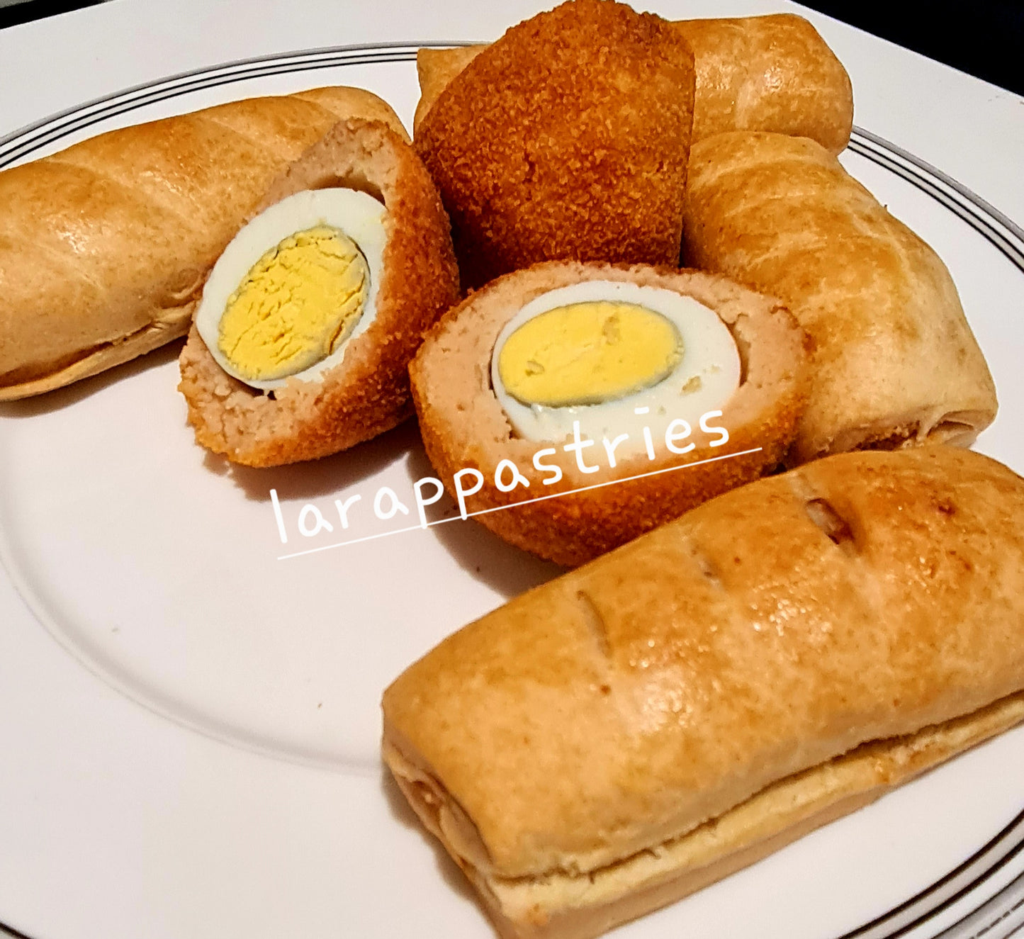 LARGE MIX TRAY OF PASTRIES